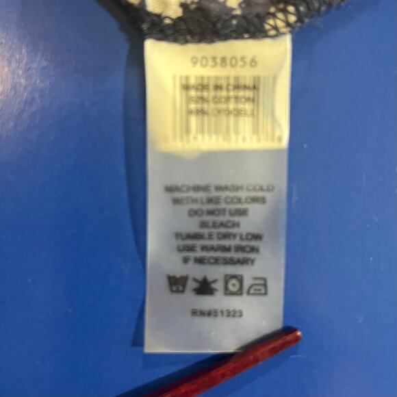 Vince Camuto Floral Flutter Sleeve Top | Square Neck Blouse Size Medium - Picture 3 of 8